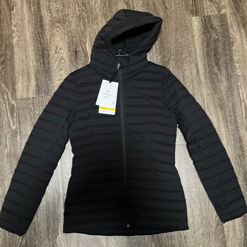 Nwt lululemon pack it down jacket, size 6, color black